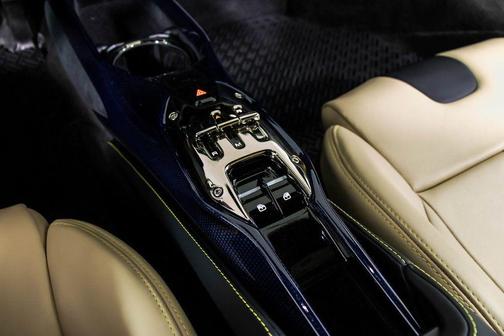 2022 Ferrari SF90 Stradale Base