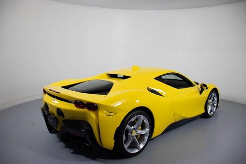 2022 Ferrari SF90 Stradale Base