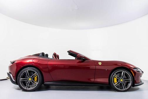 2025 Ferrari Roma Spider Base