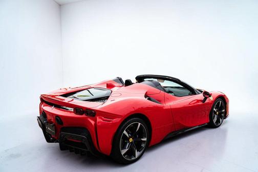 Rosso Corsa 2022 Ferrari SF90 Spider Base