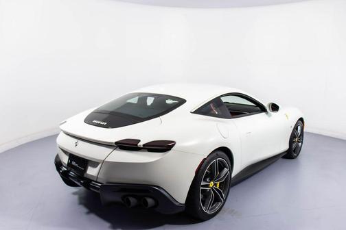 2022 Ferrari Roma Base