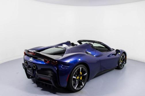 2022 Ferrari SF90 Spider Base