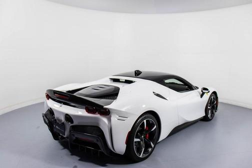 2022 Ferrari SF90 Stradale Base