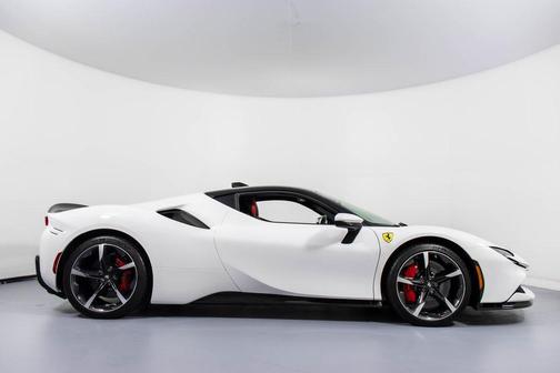 2022 Ferrari SF90 Stradale Base