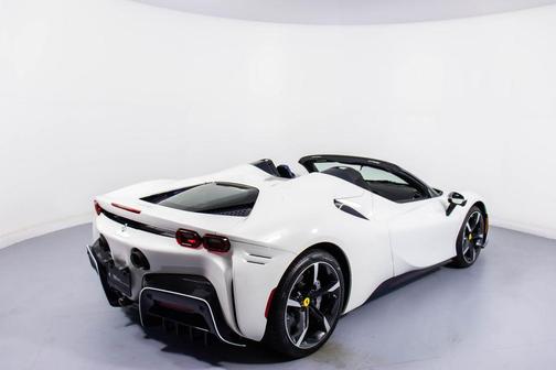 Bianco Mica 2022 Ferrari SF90 Spider Base