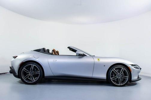 2025 Ferrari Roma Spider Base