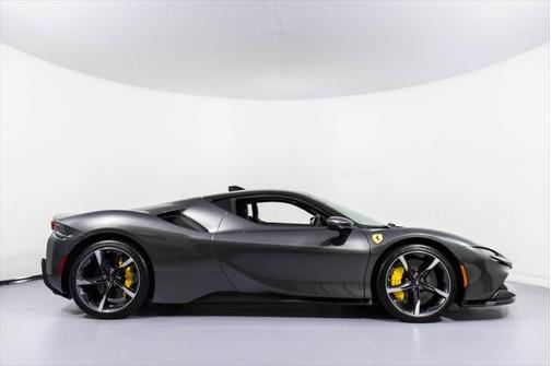 2023 Ferrari SF90 Stradale Base