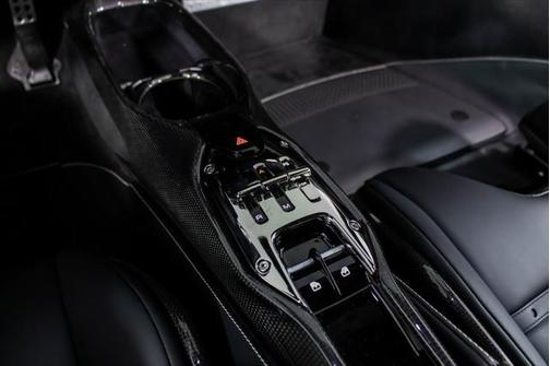 2023 Ferrari SF90 Stradale Base