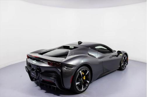 2023 Ferrari SF90 Stradale Base