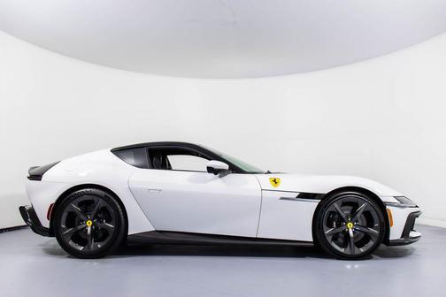 Bianco Cervino 2025 Ferrari 12Cilindri Base