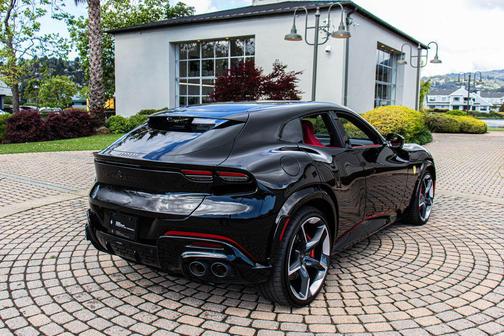 Nero Daytona 2024 Ferrari Purosangue Base