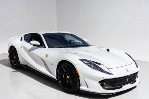 Bianco Cervino 2019 Ferrari 812 Superfast Base