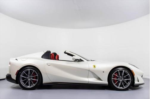 2022 Ferrari 812 GTS Base