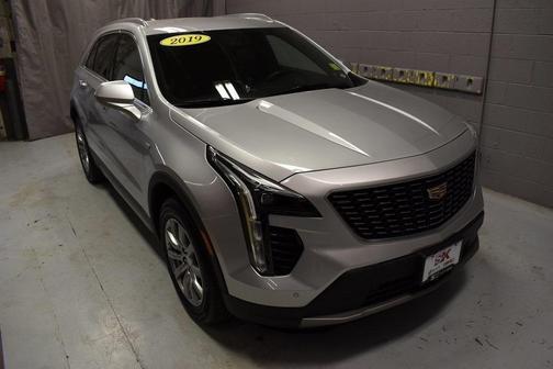 Photo 2 of 25 of 2019 Cadillac XT4 Premium Luxury