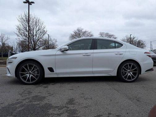 Uyuni White 2026 Genesis G70 2.5T AWD Prestige