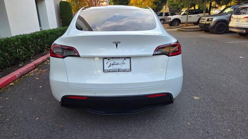 2021 Tesla Model Y Standard Range Rear-Wheel Drive