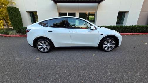 2021 Tesla Model Y Standard Range Rear-Wheel Drive