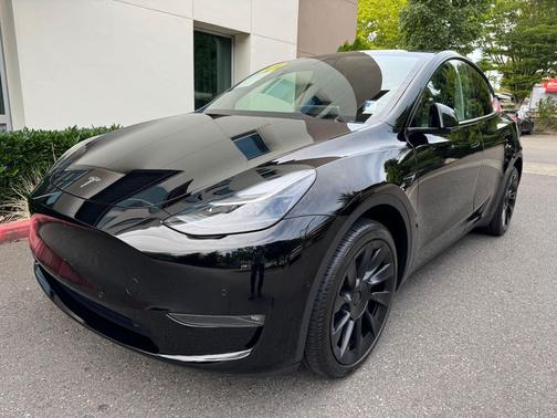 2022 Tesla Model Y Long Range Dual Motor All-Wheel Drive