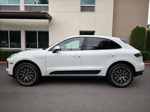 2021 Porsche Macan Base