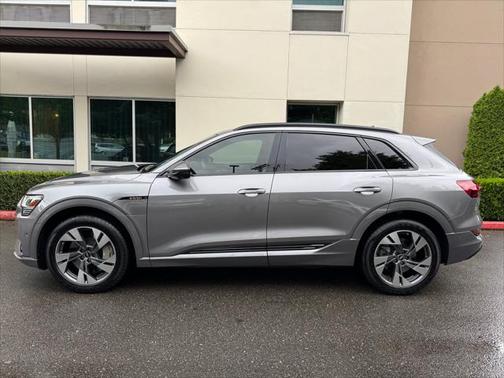 2022 Audi e-tron Premium