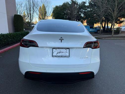 2022 Tesla Model Y Long Range Dual Motor All-Wheel Drive