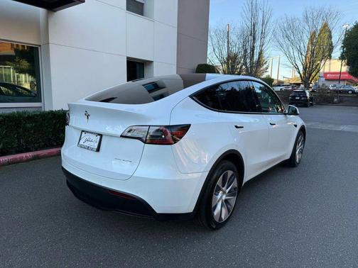 2022 Tesla Model Y Long Range Dual Motor All-Wheel Drive