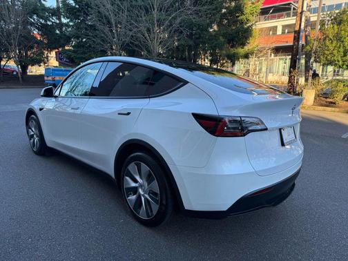 2022 Tesla Model Y Long Range Dual Motor All-Wheel Drive