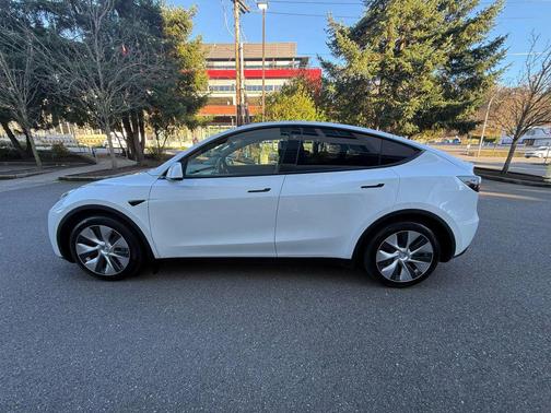 2022 Tesla Model Y Long Range Dual Motor All-Wheel Drive