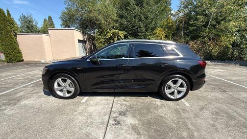 2019 Audi e-tron Premium Plus