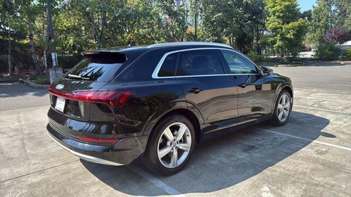 2019 Audi e-tron Premium Plus