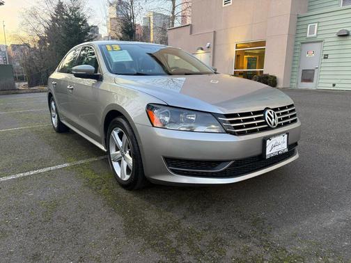 2013 Volkswagen Passat 2.0 TDI SE w/ Sunroof