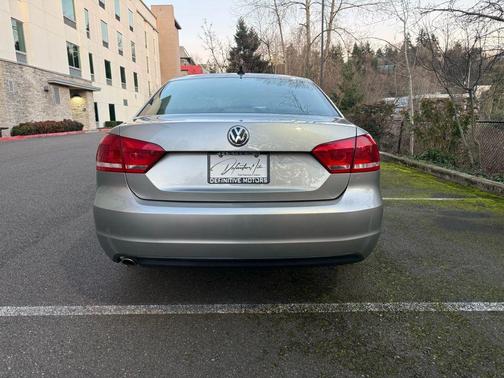 2013 Volkswagen Passat 2.0 TDI SE w/ Sunroof
