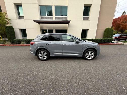 2024 Audi Q4 e-tron Prestige 50 quattro