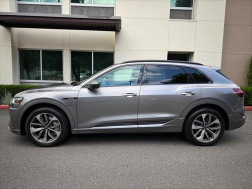 2021 Audi e-tron Premium Plus