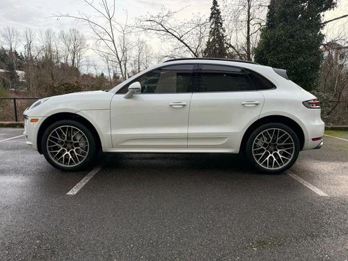 2020 Porsche Macan Turbo
