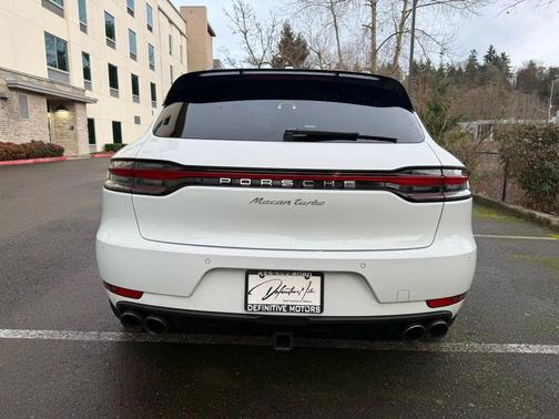 2020 Porsche Macan Turbo