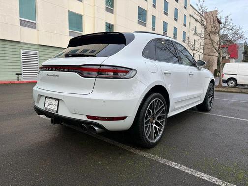 2020 Porsche Macan Turbo
