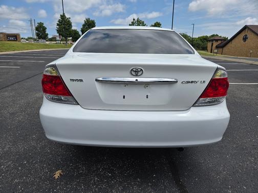 2005 Toyota Camry LE