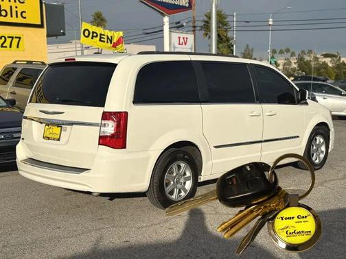 2012 Chrysler Town & Country Touring