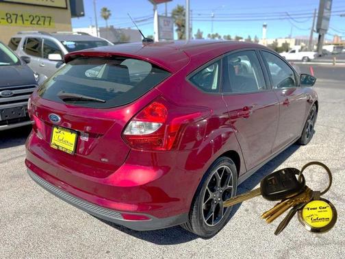 Red 2014 Ford Focus SE
