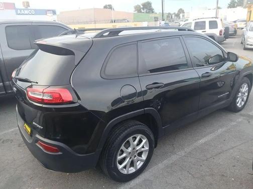 Brilliant Black Crystal Pearlcoat 2016 Jeep Cherokee Sport