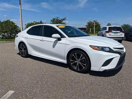 Photo 2 of 35 of 2020 Toyota Camry SE