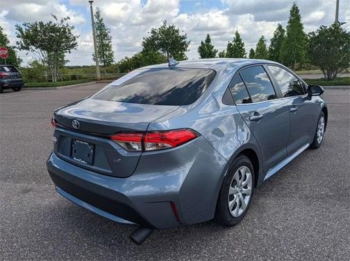 Photo 5 of 32 of 2022 Toyota Corolla LE
