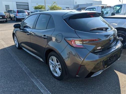 Photo 4 of 6 of 2021 Toyota Corolla Hatchback SE