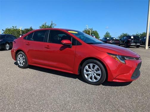 Photo 2 of 33 of 2020 Toyota Corolla LE