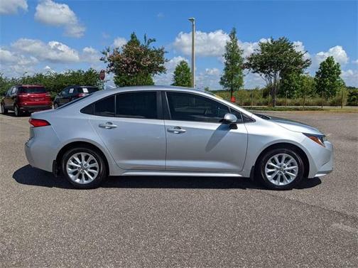 Photo 4 of 32 of 2021 Toyota Corolla LE