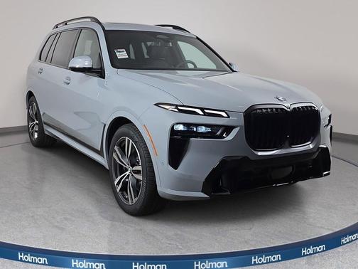 Gray Metallic 2026 BMW X7 xDrive40i