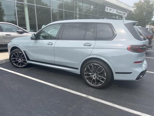 2023 BMW X7 xDrive40i