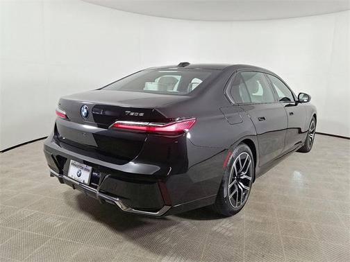 2025 BMW 750e xDrive