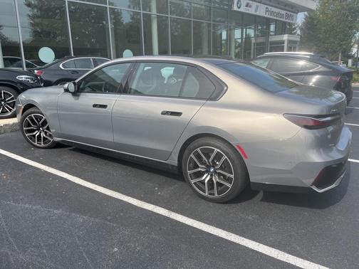2024 BMW 740 i xDrive